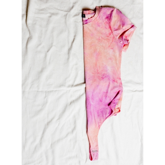 ✨️2FOR10✨️ Tie-dye pink bodysuit - Picture 3 of 3